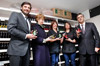 Las autoridades conociendo nuestros productos